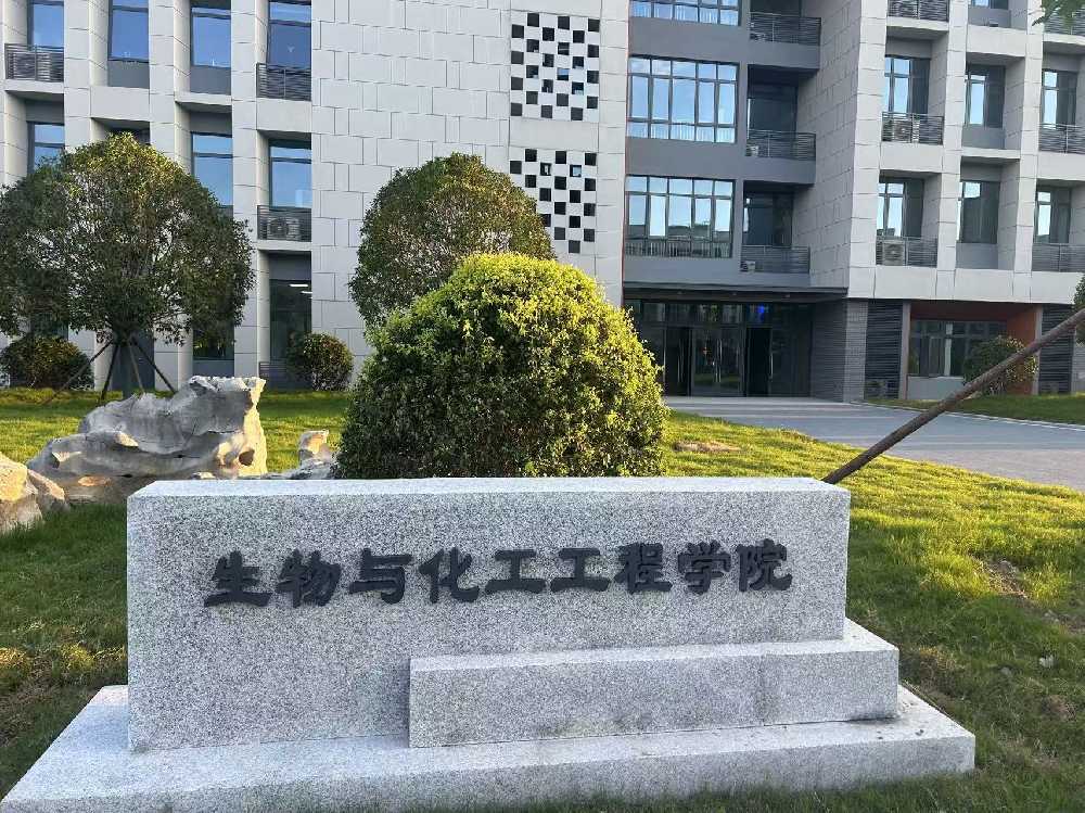 曲麻莱县扬州职业大学体育场高杆灯项目